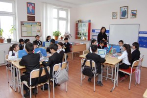 Məktəb_Azərbaycan_Respublikası_Təhsil_Nazirliyi_tərəfindən_bir_informatika_kabineti_12_komputerlə_təchiz_olunub